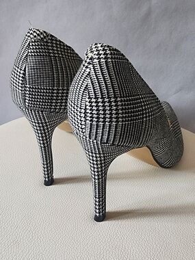 Classic Black & White Houndstooth Pointed-Toe Stiletto Heels - Women's